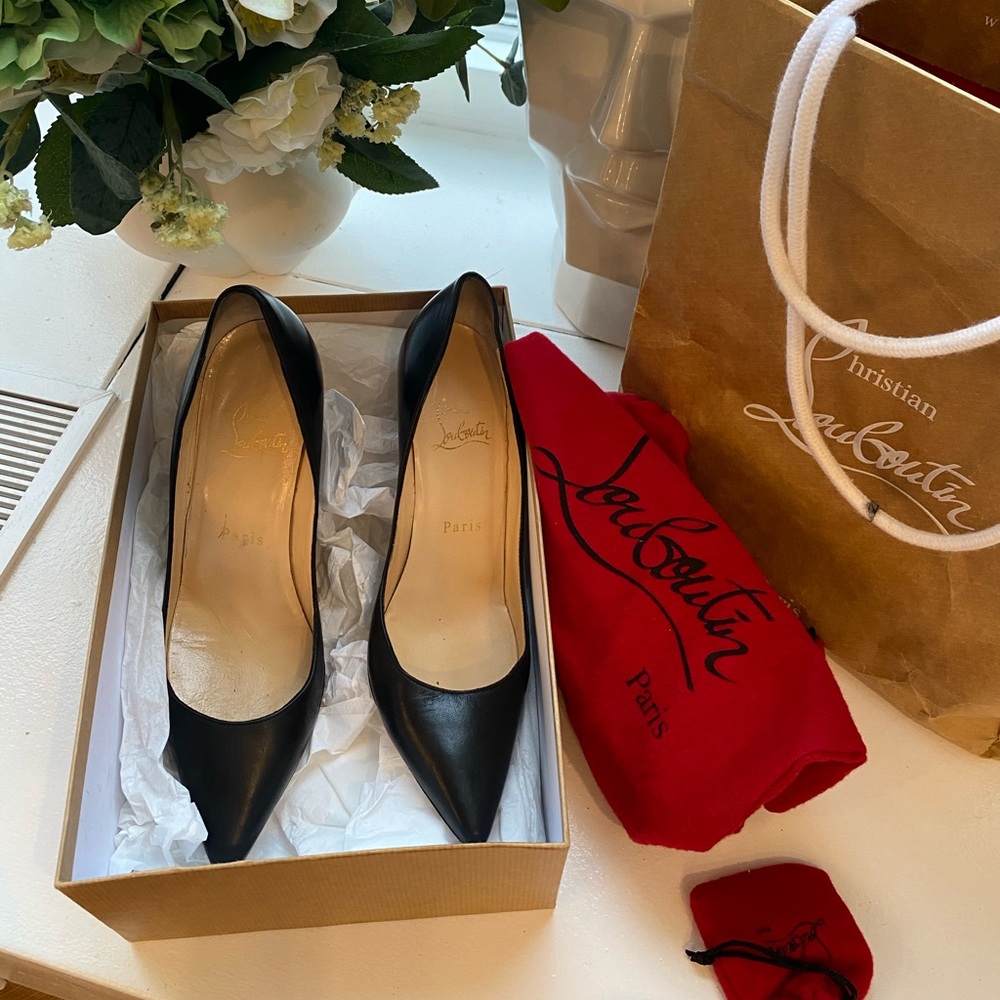 Christian Louboutin Apostrophy pump